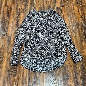 Velvet Heart Size XS Women’s Black & Cream Animal Print Button-Down Shirt Long